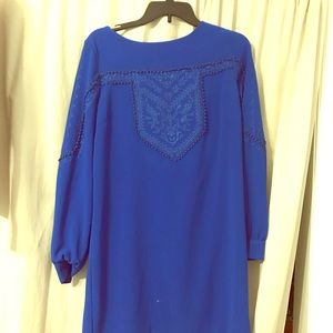 Fancy blue dress, intricate pattern, nice sleeves
